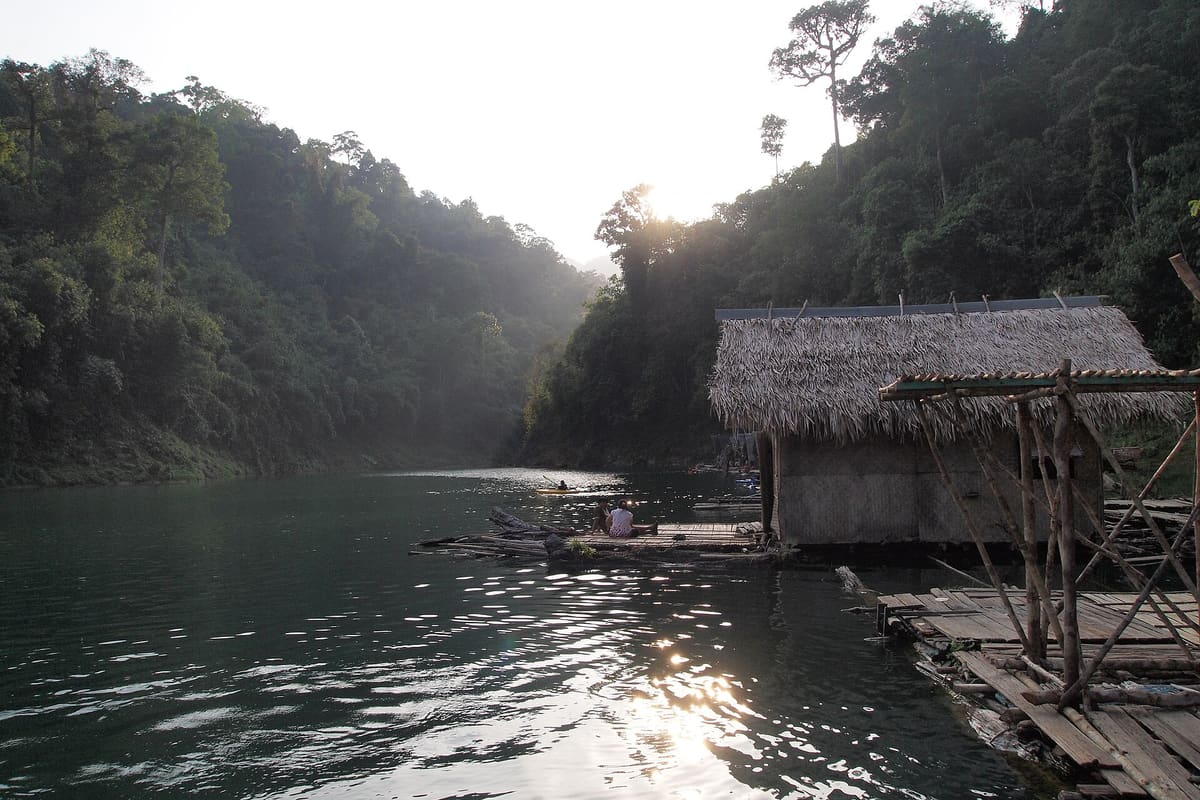 Khao Sok: Overnight Raft House Cheow Lan Lake & Coral Cave